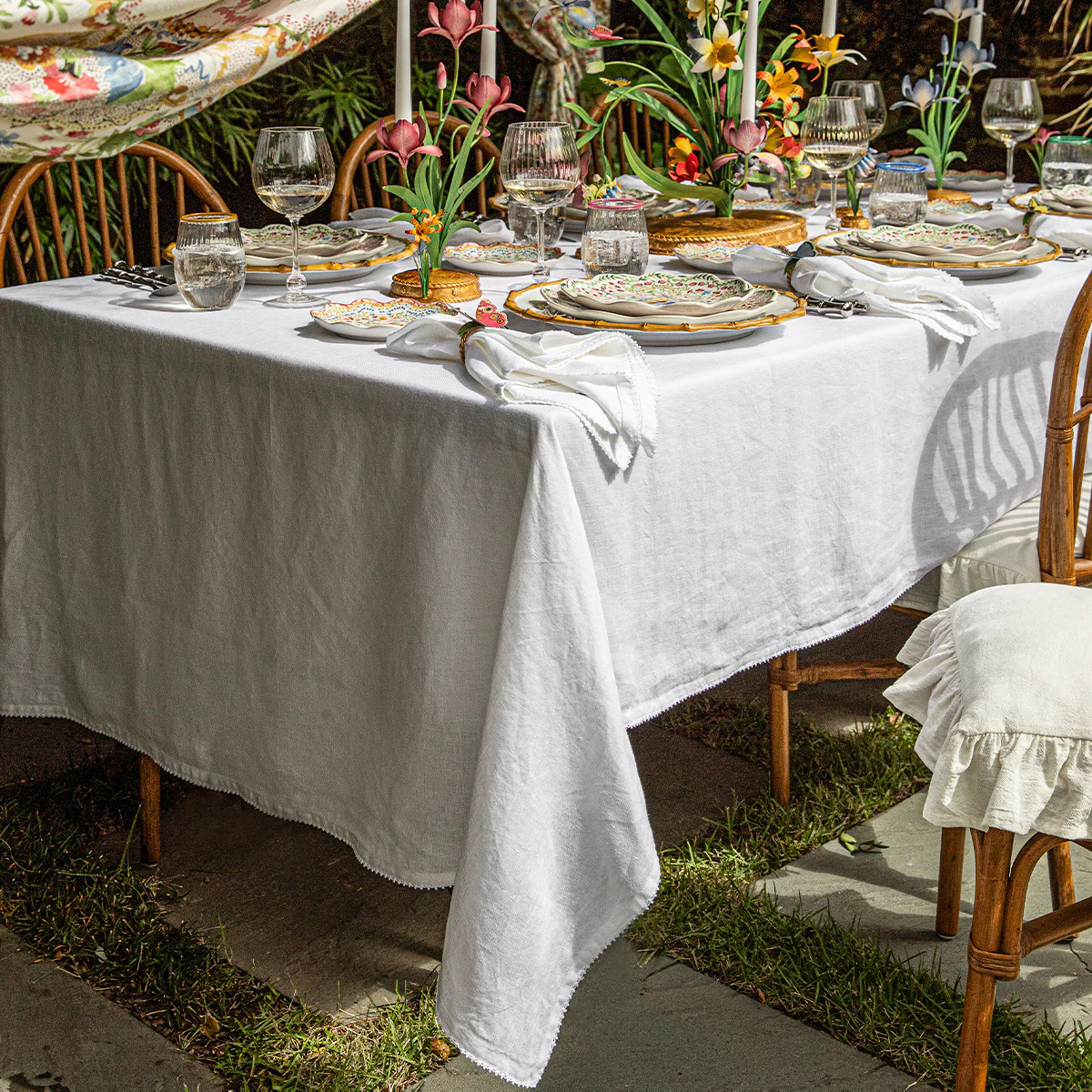 Berry Scallop 60" x 120" Tablecloth - White - Image 3