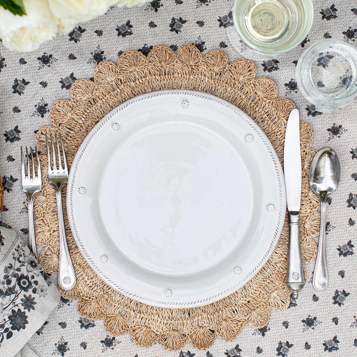 Berry & Thread Dinner Plate - Whitewash - Image 6