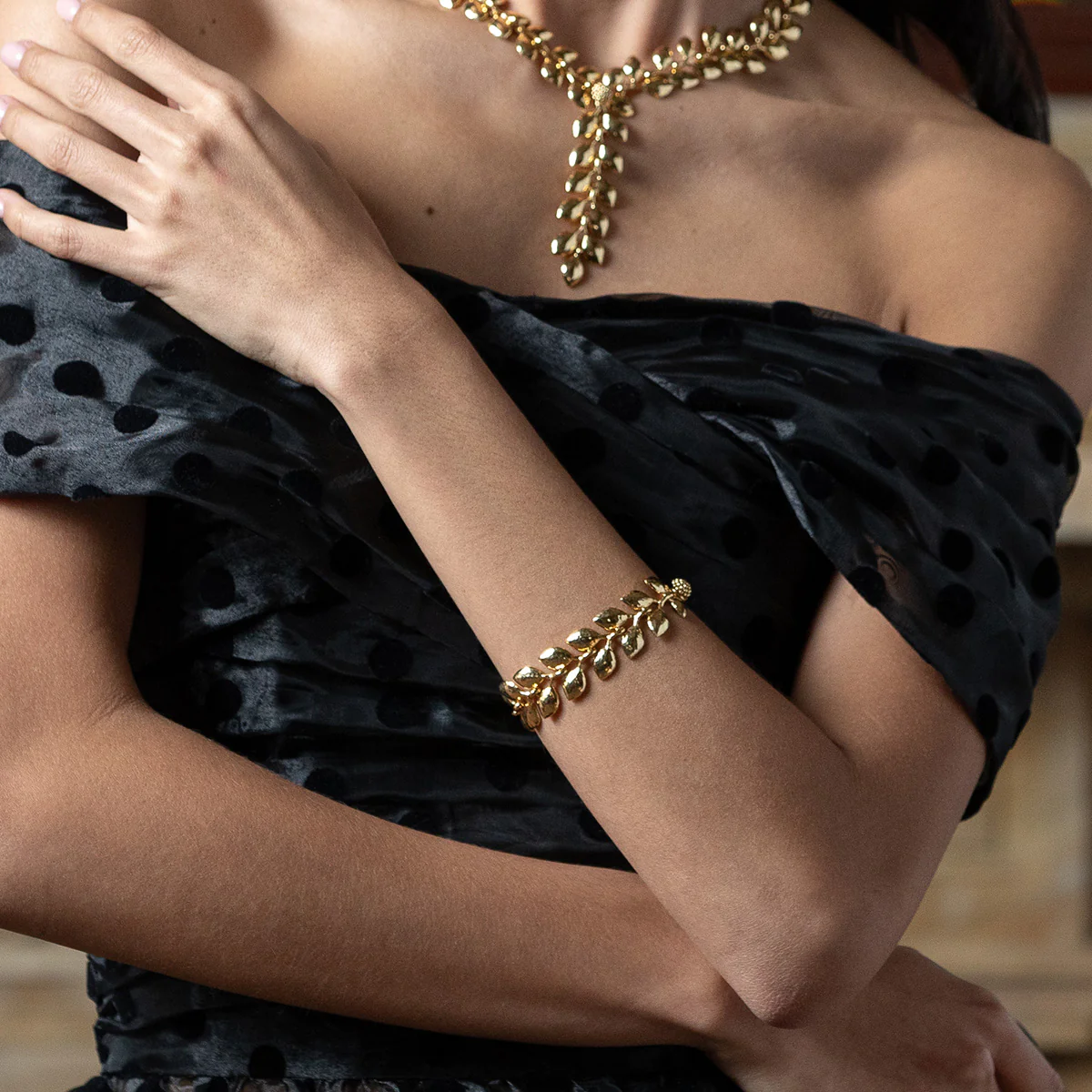 Golden Laurel Link Bracelet, 7"+2" - Gold - Image 4
