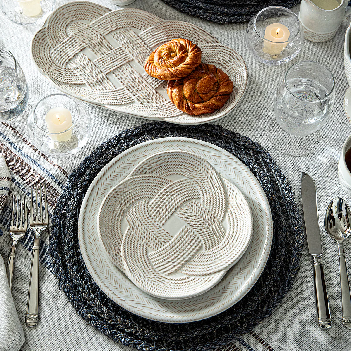Le Panier Mystic Knot 15" Hostess Tray - Whitewash - Image 4