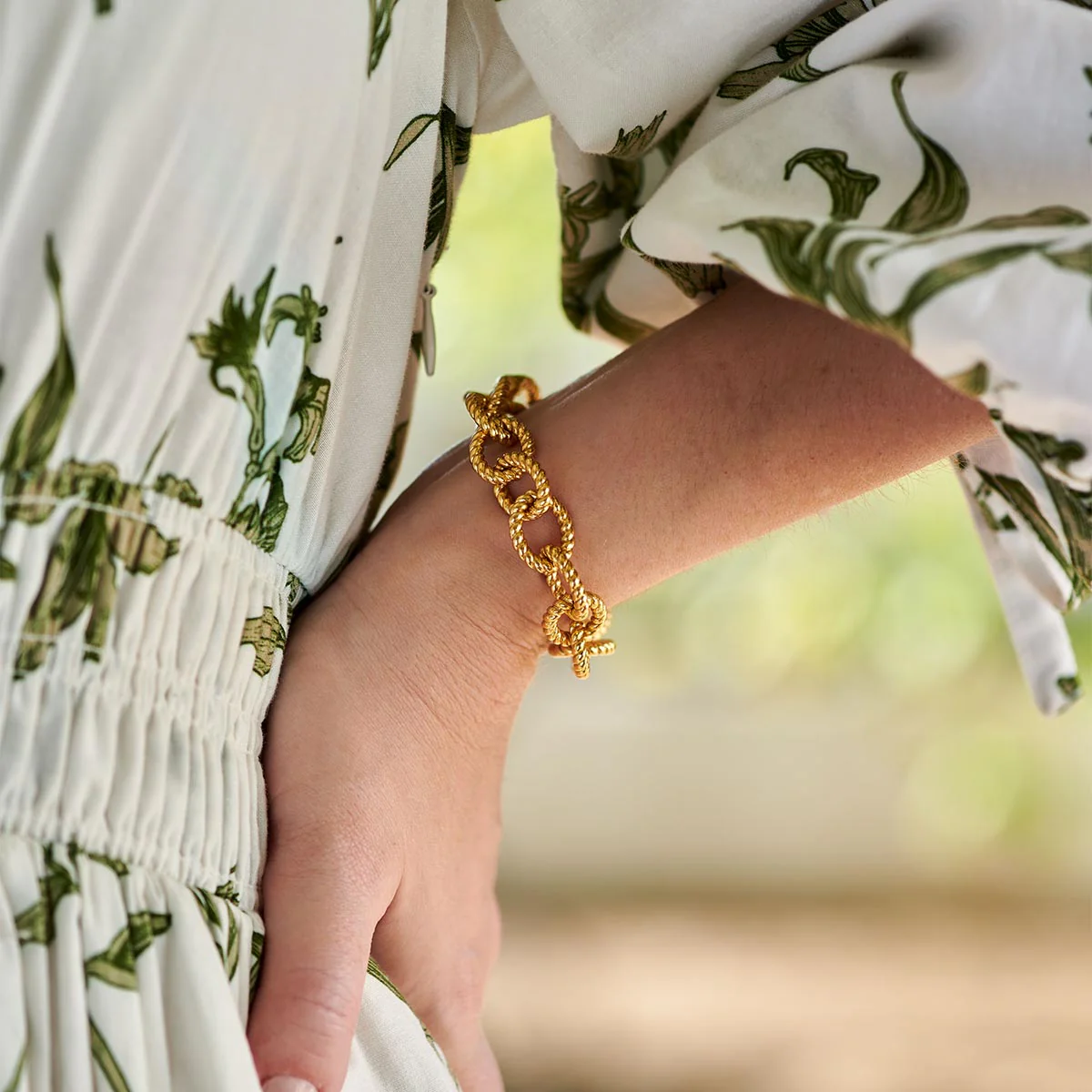 Victoria Small Chain Bracelet, 8" - Gold - Image 3